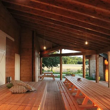 Evolution Camp ゲストハウス 2*